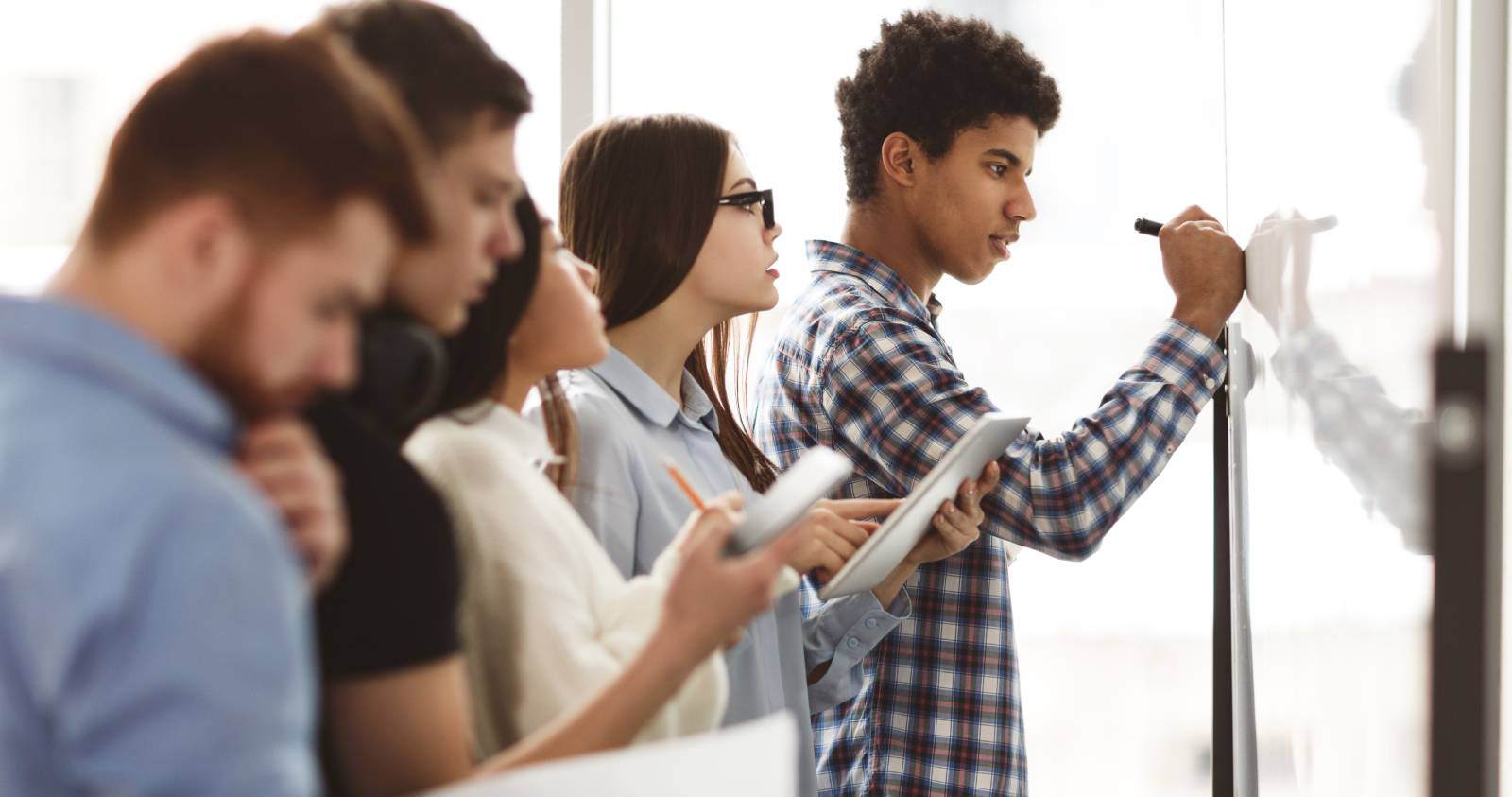 How to Build Leadership Skills for Adolescents: A Guide for Parents